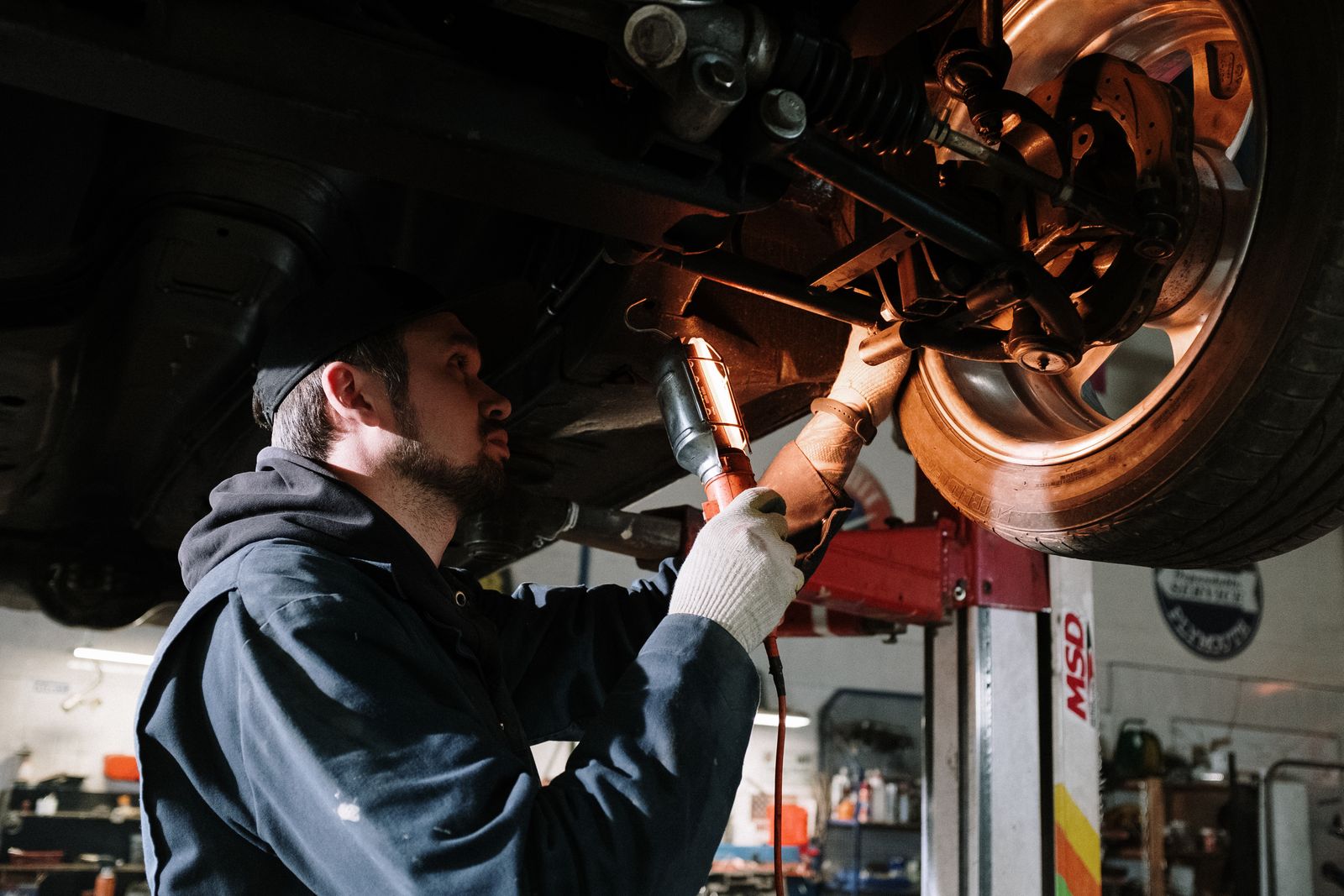 Advisor reviewing vehicle systems